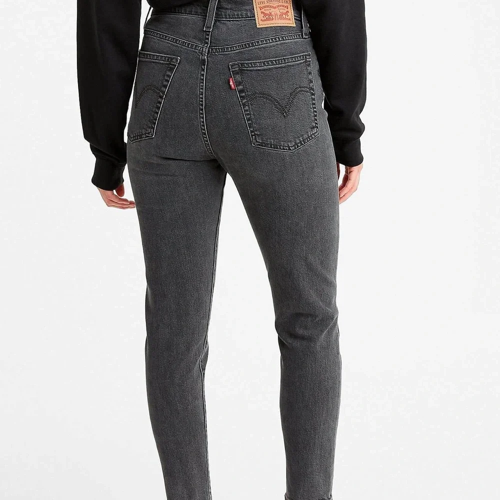 Levi's Women's Black Wedgie Skinny Jeans - Picture 1 of 5